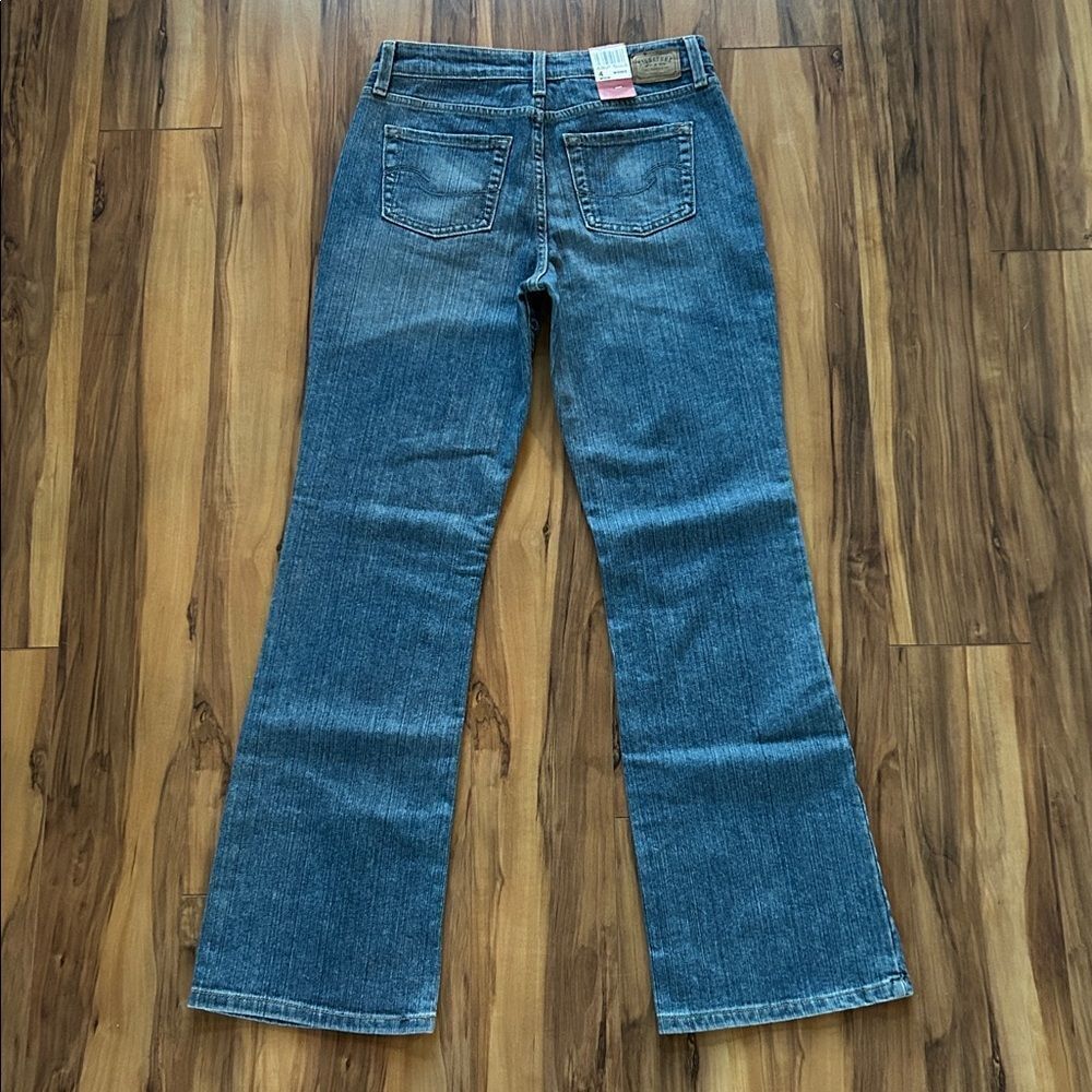 NEW Levi’s Signature Classic Mid Rise Bootcut Jeans - Picture 7 of 7